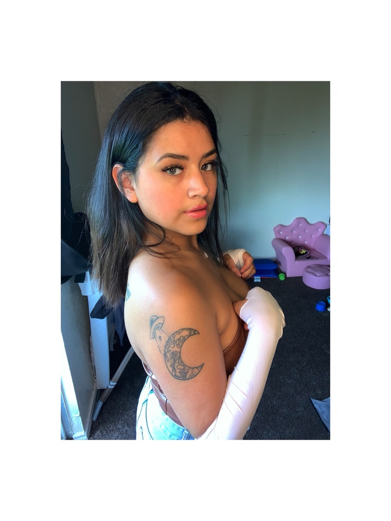 carlyyraee nude carlyyraee nude