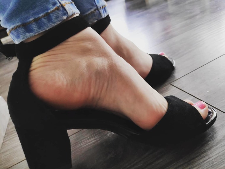 littlefeetcze nude littlefeetcze nude