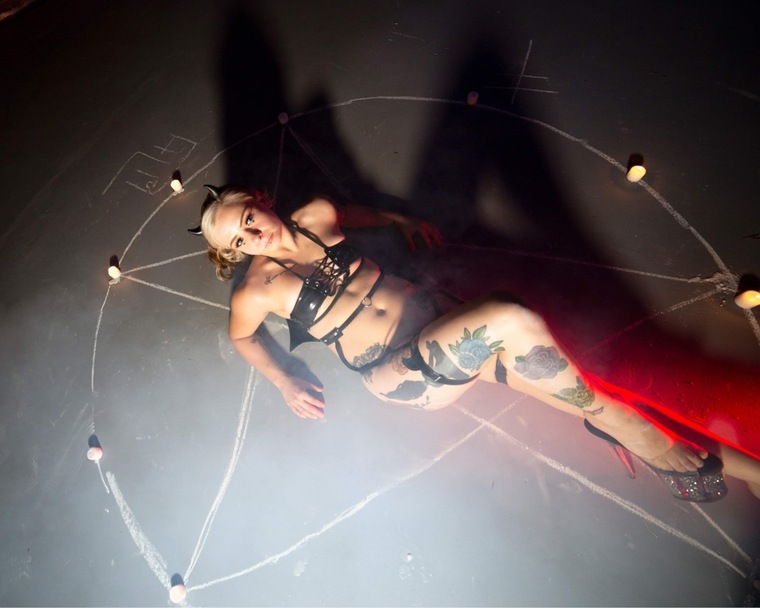 satanslulbitch nude satanslulbitch nude